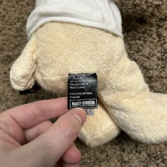 HARLEY DAVIDSON STUFFED PIG, White T Shirt - Logo, Black Bandana - Logo - 2012 - Picture 6 of 11